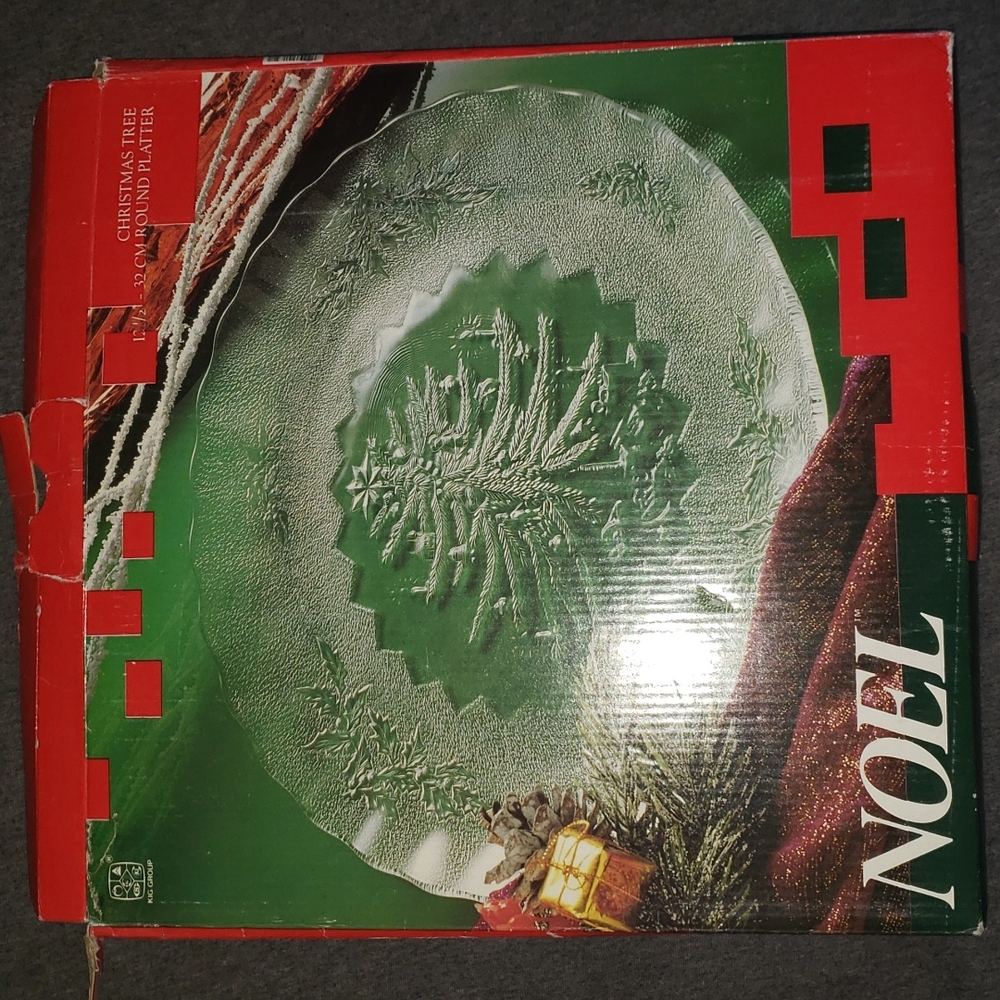 Noel Christmas Tree 12 1/2" Round Clear Glass Platter - Picture 1 of 8